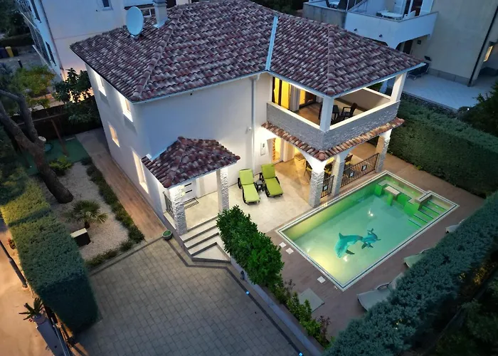 Villa Krk-4 Bedrooms, 4 Bathrooms With Heated Pool And Jacuzzi, 150M From The Sea